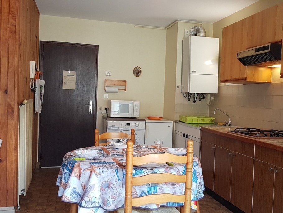 L'entrée, l'espace repas et la cuisine