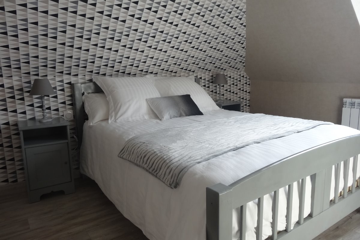 Chambre 2 à l'étage avec 1 lit 2 personnes 140