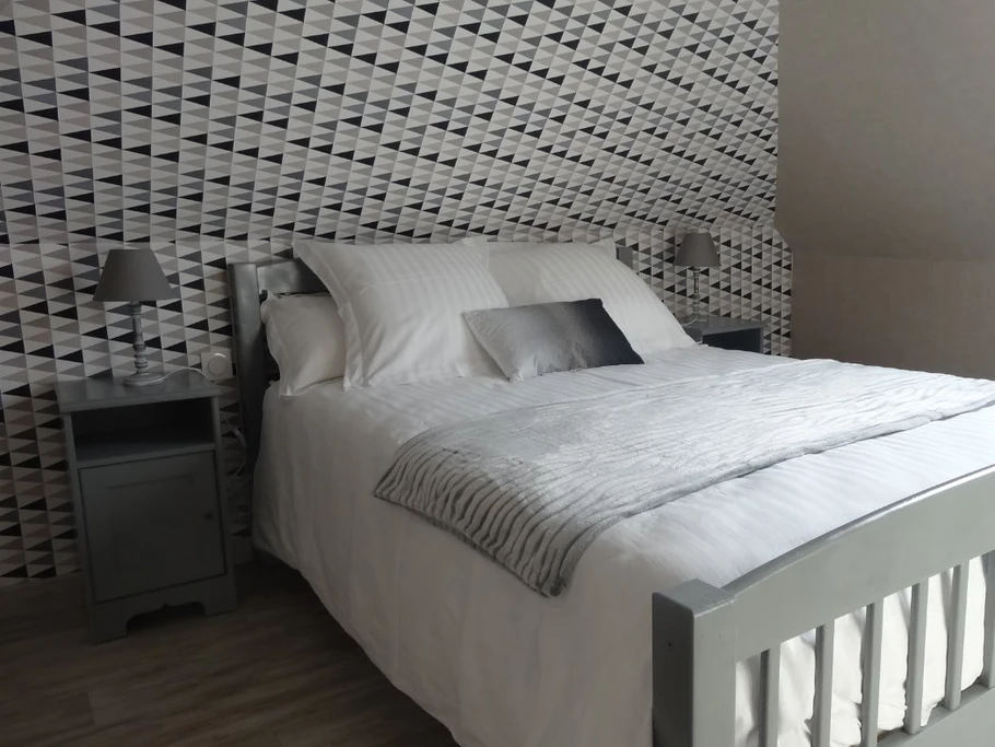 Chambre 2 à l'étage avec 1 lit 2 personnes 140