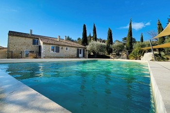 Espace piscine à débordement