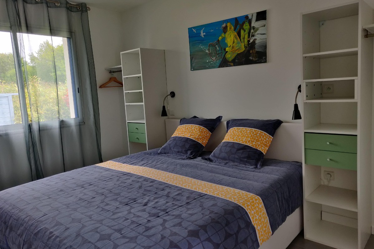 Chambre RDC avec lit de 180 x200 cm