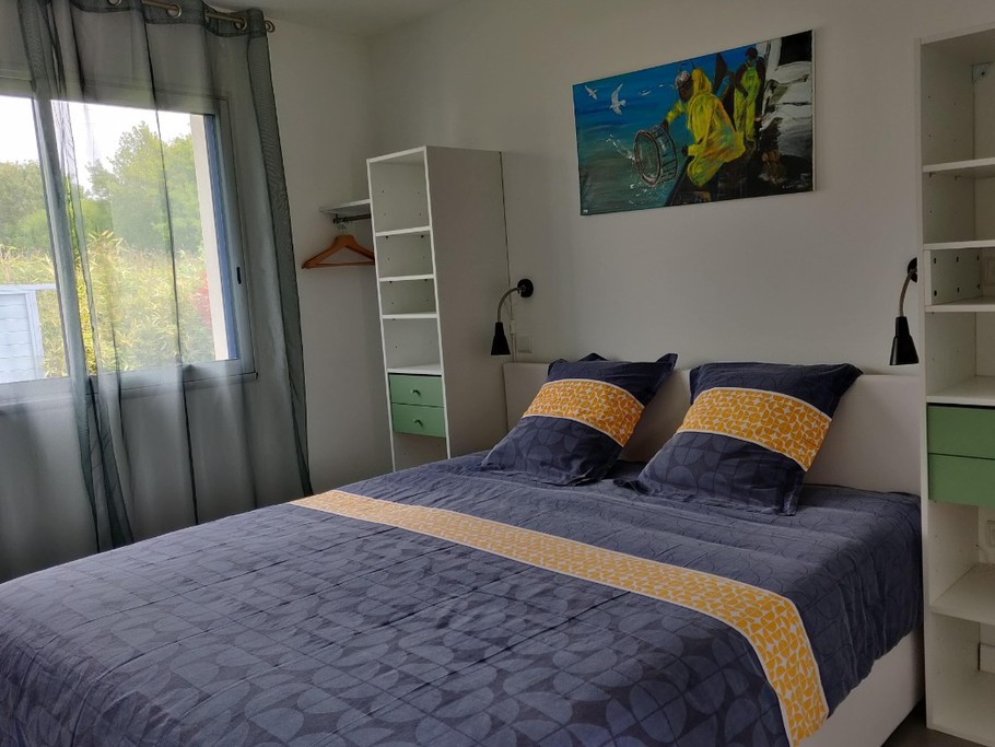 Chambre RDC avec lit de 180 x200 cm