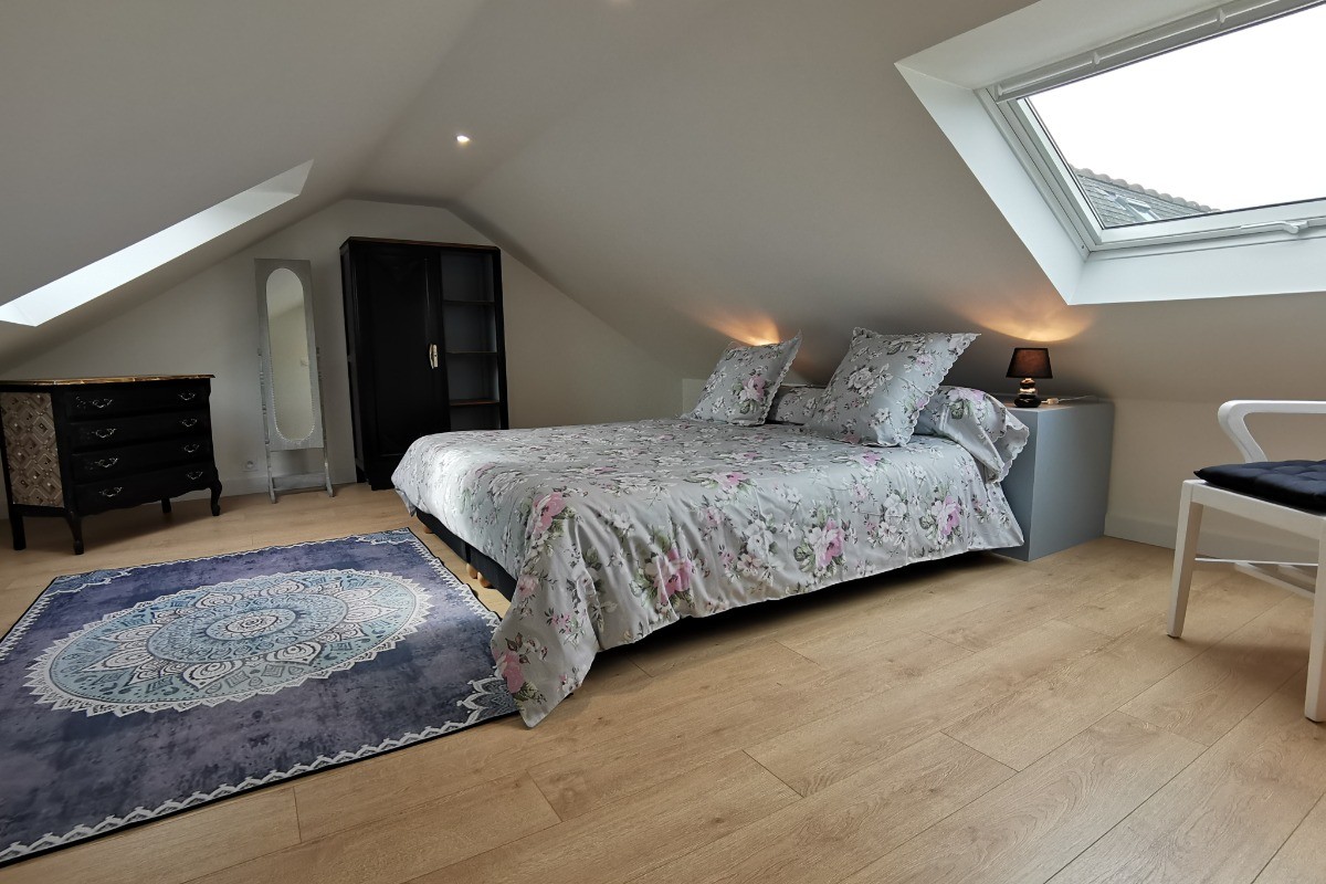 Chambre avec lit 180