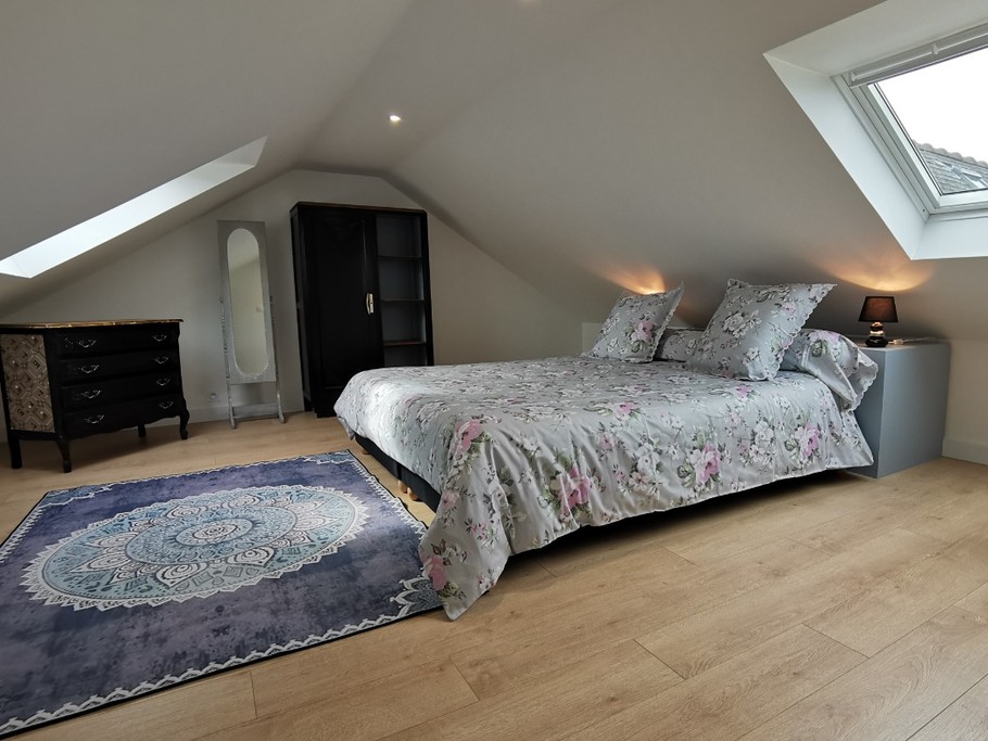 Chambre avec lit 180