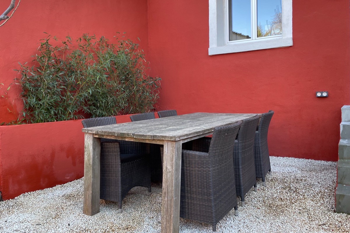 Table extérieur pour repas et barbecue