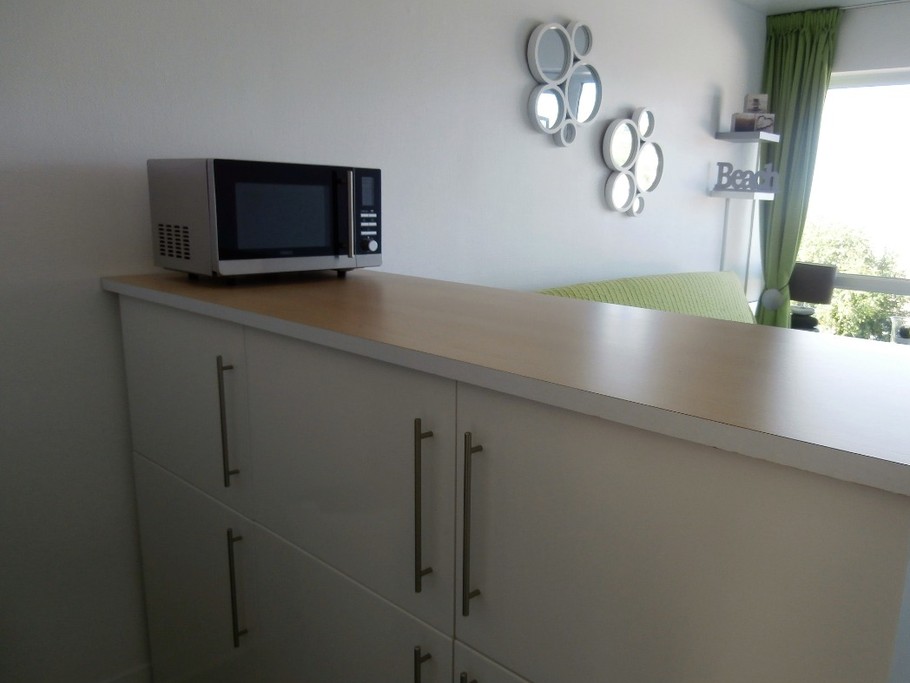 les nombreux rangements de la cuisine