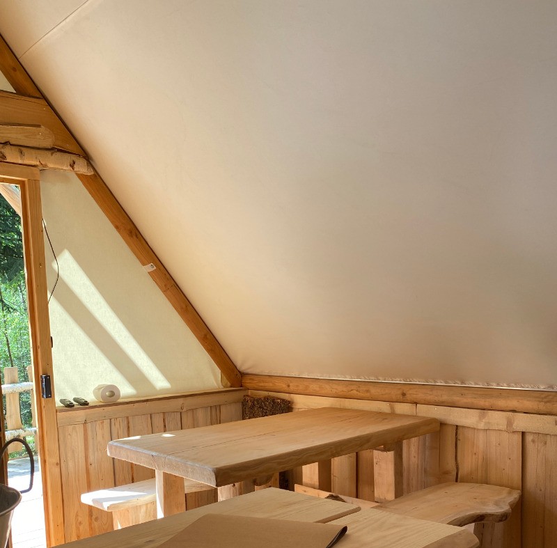 Espace de vie - Tente du Trappeur - Les Cabanes du Lac de Pierre Percée