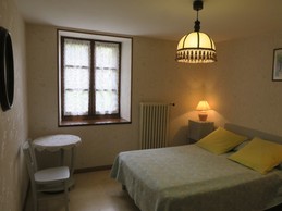 Chambre avec lit double