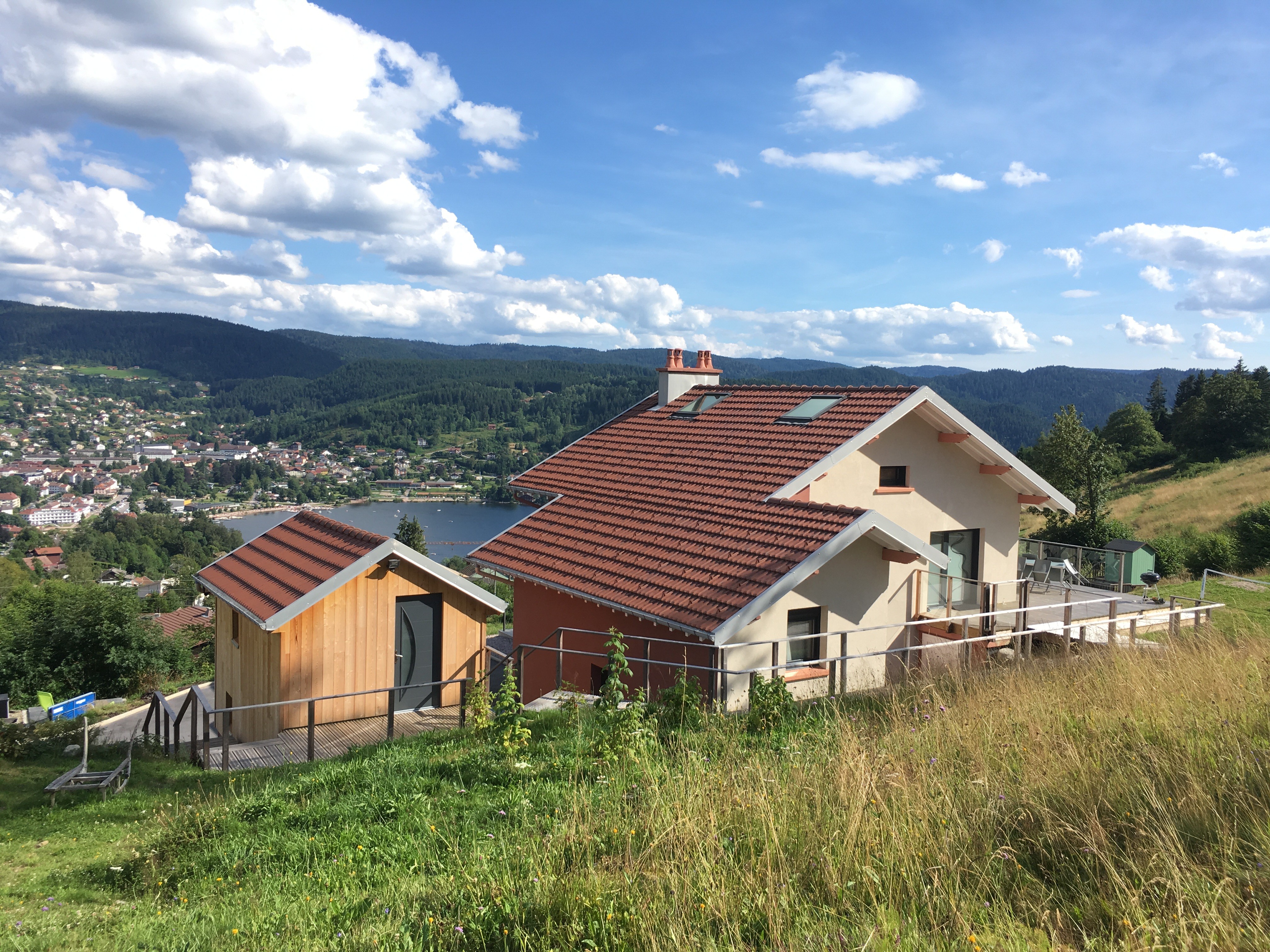 Gîtes de l'Alise, comfort and nature, access to the cottage by the back of the house