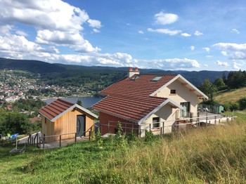 Gîtes de l'Alise, comfort and nature, access to the cottage by the back of the house