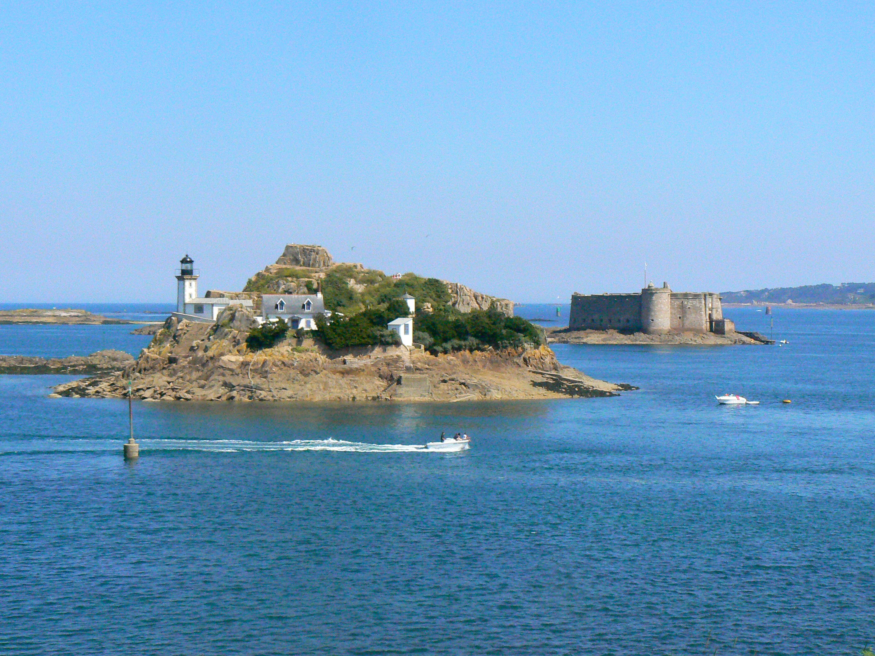 L'Ile Louet et le Chäteau du Taurea en Baie de Morlaix
