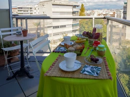 Terrasse avec petit-déjeuner