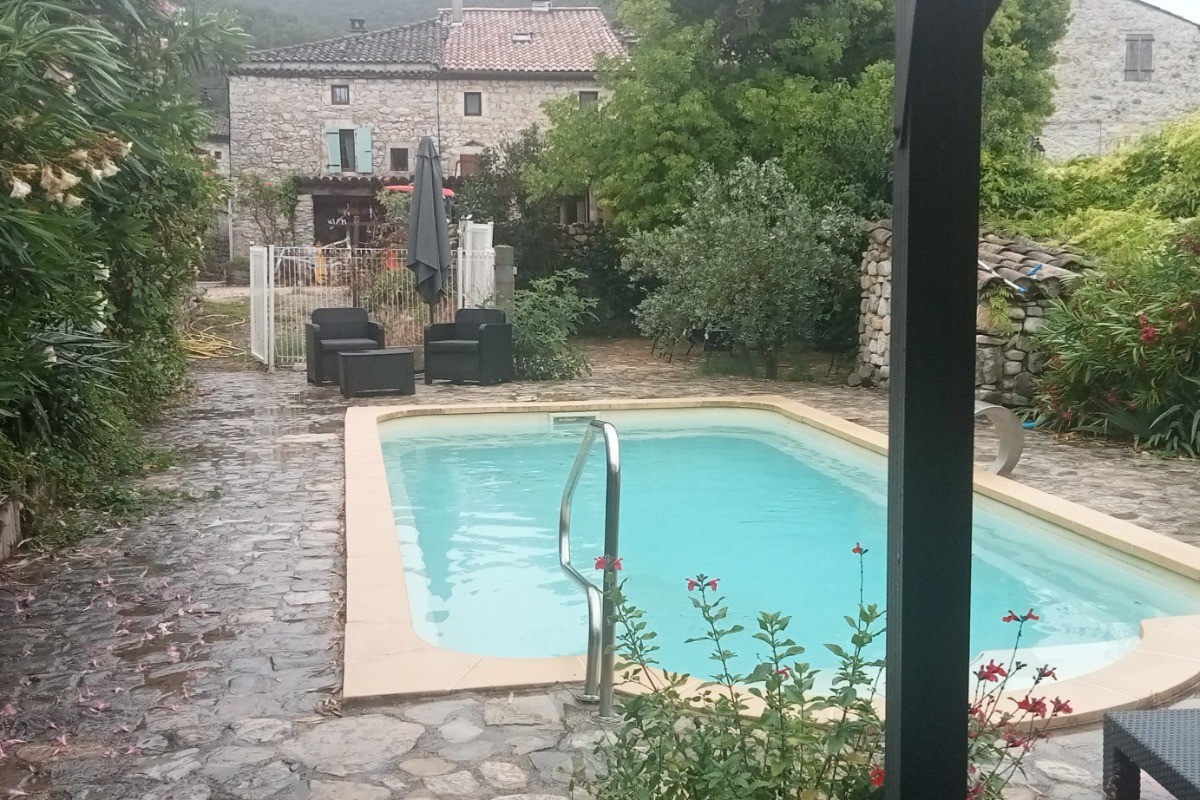 Piscine des proprietaires mise a disposition