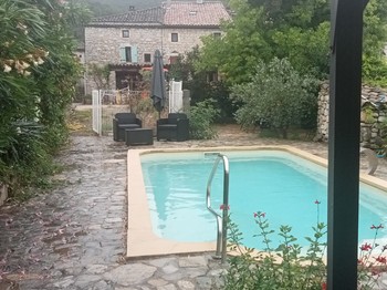 Piscine des proprietaires mise a disposition