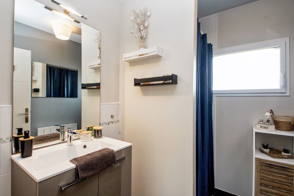 SDB attenante Chambre 1 RDC.