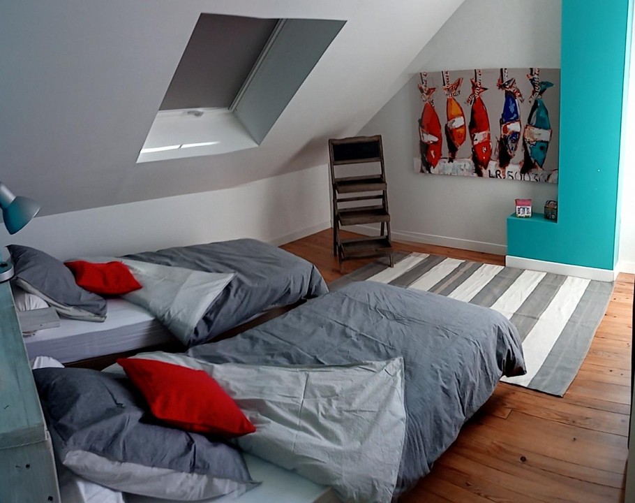 la chambre bleue à l'étage
