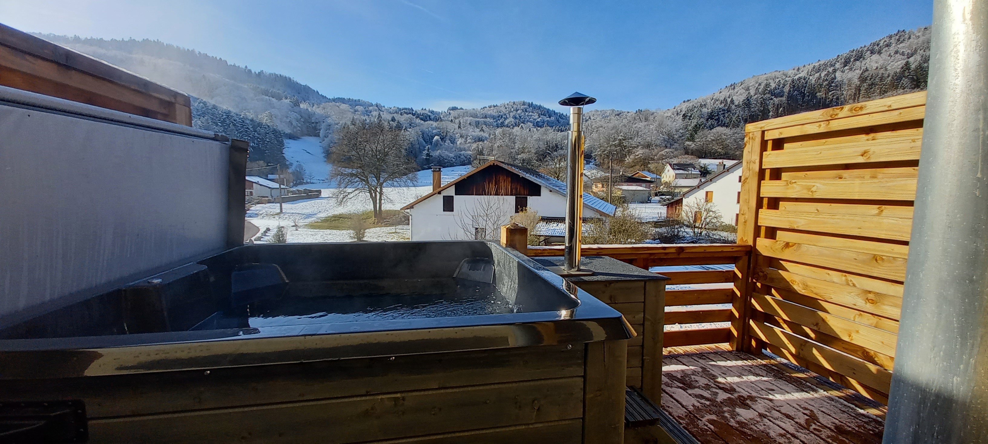 Gite l'écolier et son bain finlandais sur la terrasse - Chez Bubu : L’école