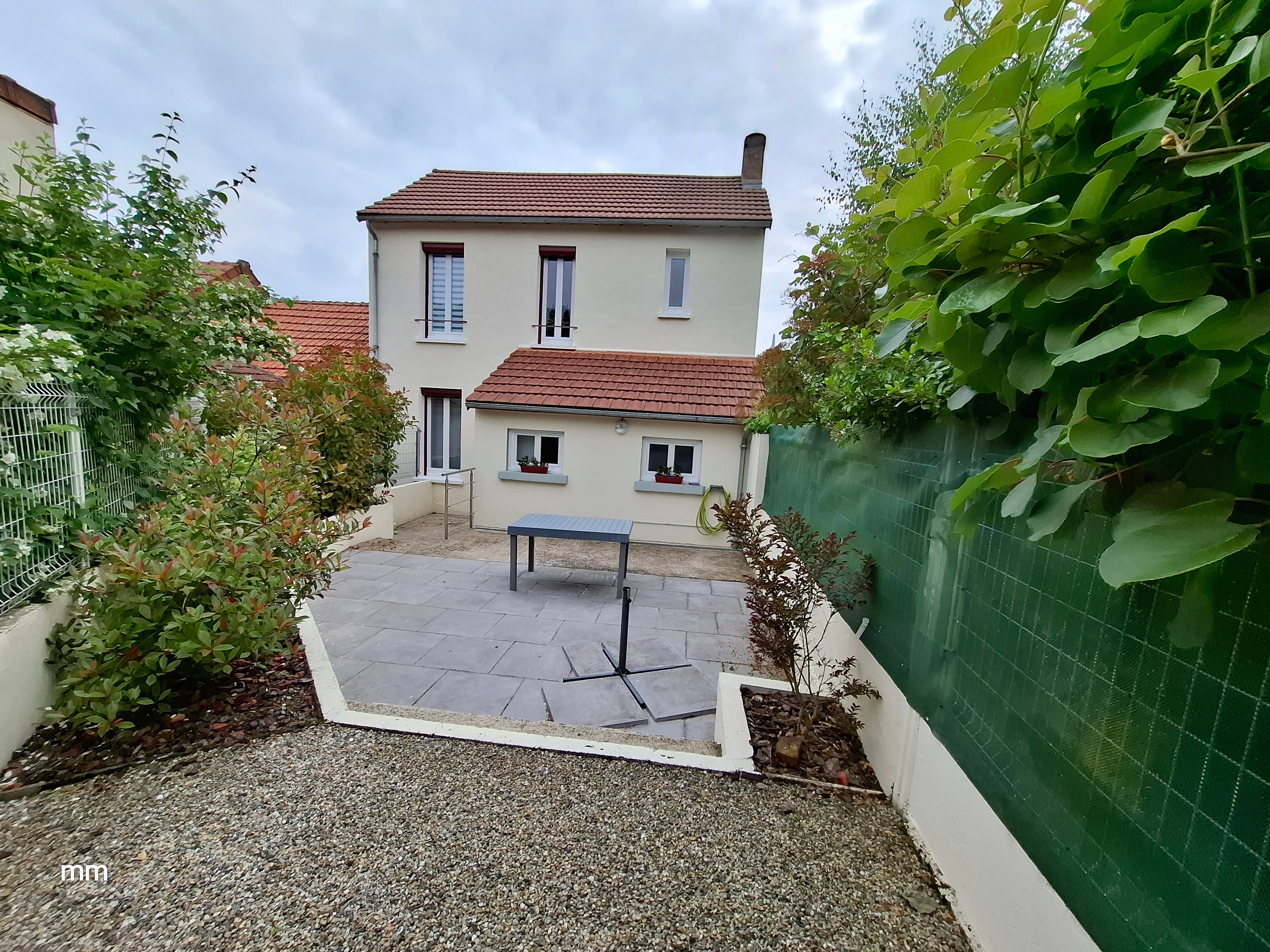 Terrasse vue de l'accès 2ème rue