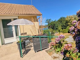 Le Nid – Holiday cottage, sleeps 3, Beaumont du Lac, Haute-Vienne: On the shores of Lake Vassivière