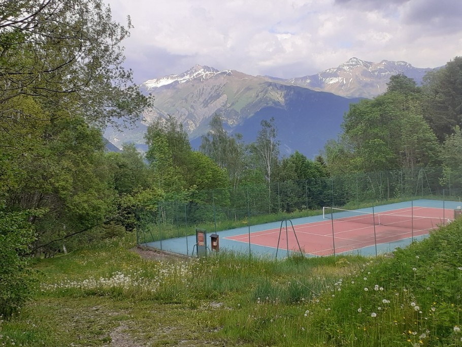 Terrain de tennis les Bottières vue montagne