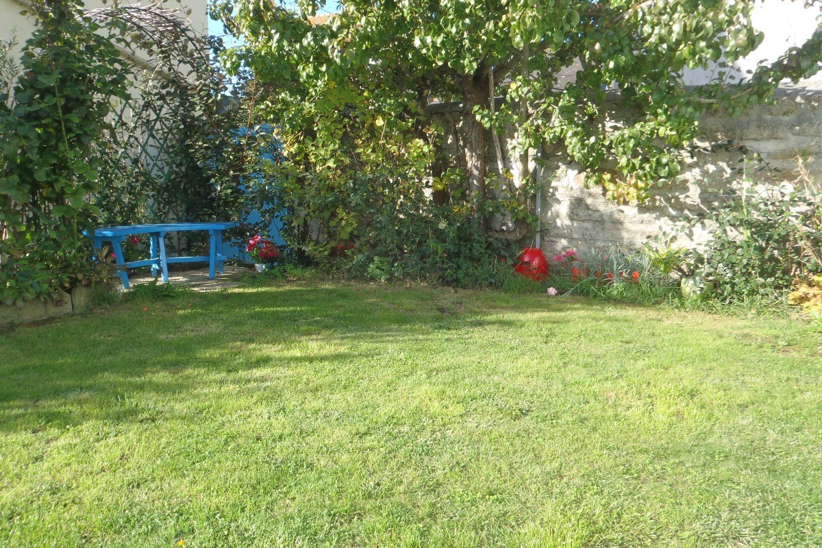 Repos sous le poirier