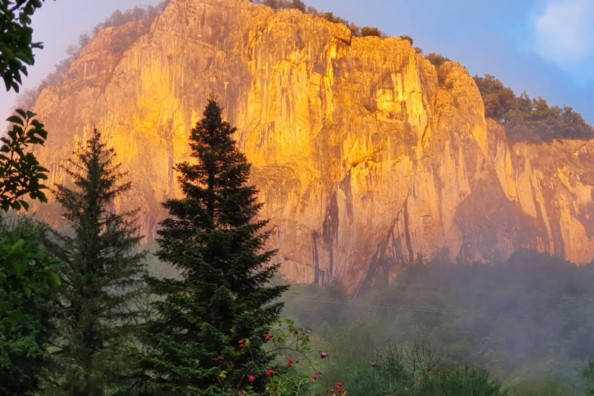 Roche de la Beaume vue depuis le jardin
