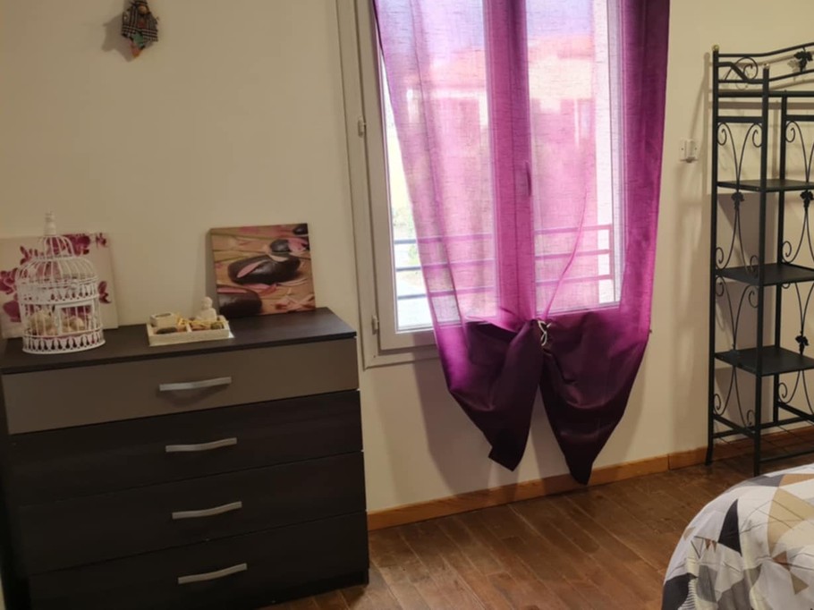 plum-coloured bedroom