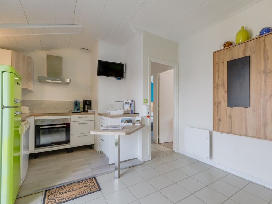 séjour modulable table murale et chaises pliantes