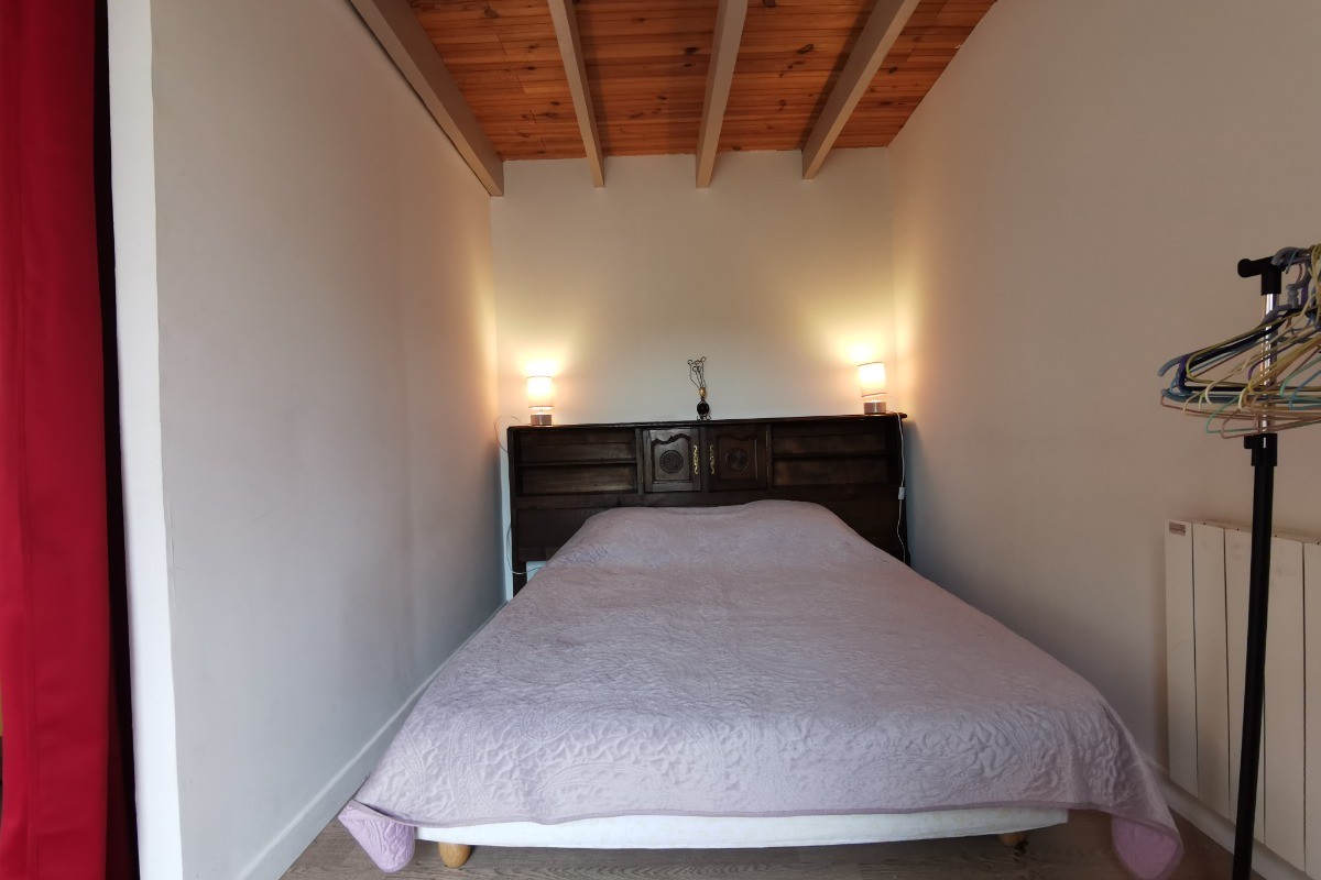 Chambre avec lit 140