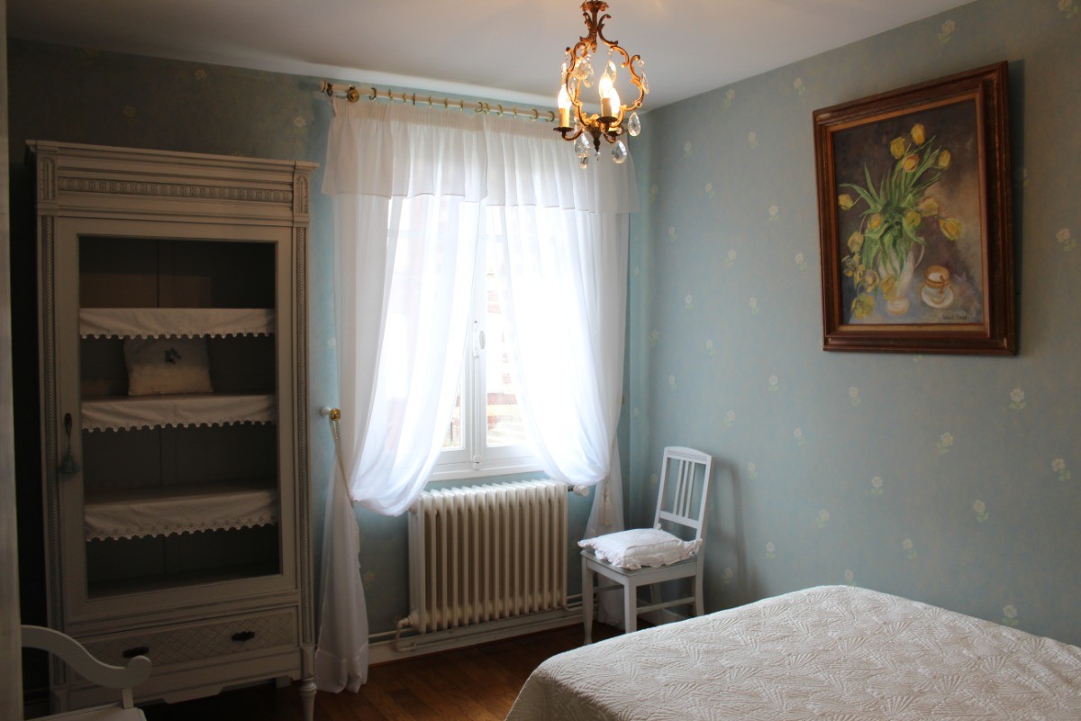 La première chambre avec une petite vue mer