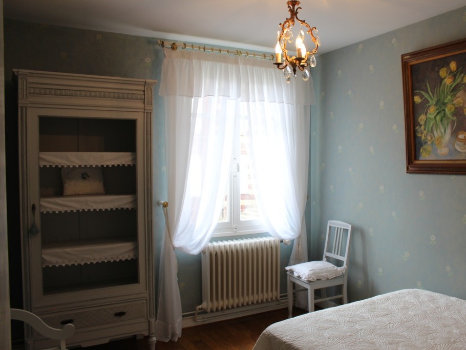 La première chambre avec une petite vue mer
