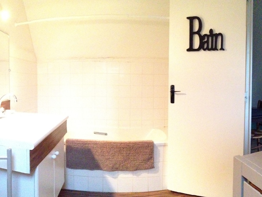 la salle de bain de l'étage