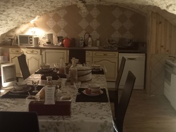 L'écurie ! salle des petits dejeuners et diners de table d hots l'écurie