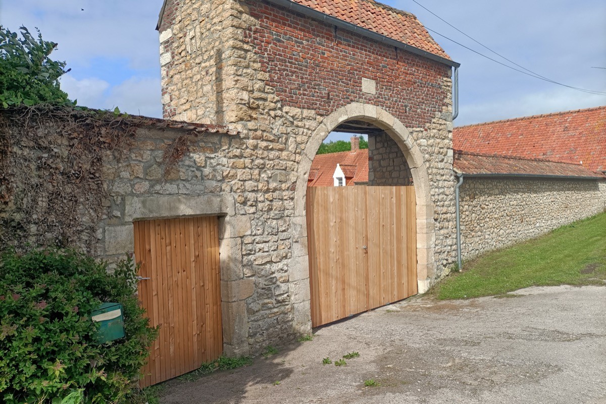Entrée principale des gîtes de  l'Abri Côtie
