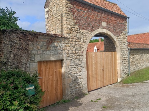 Entrée principale des gîtes de  l'Abri Côtie