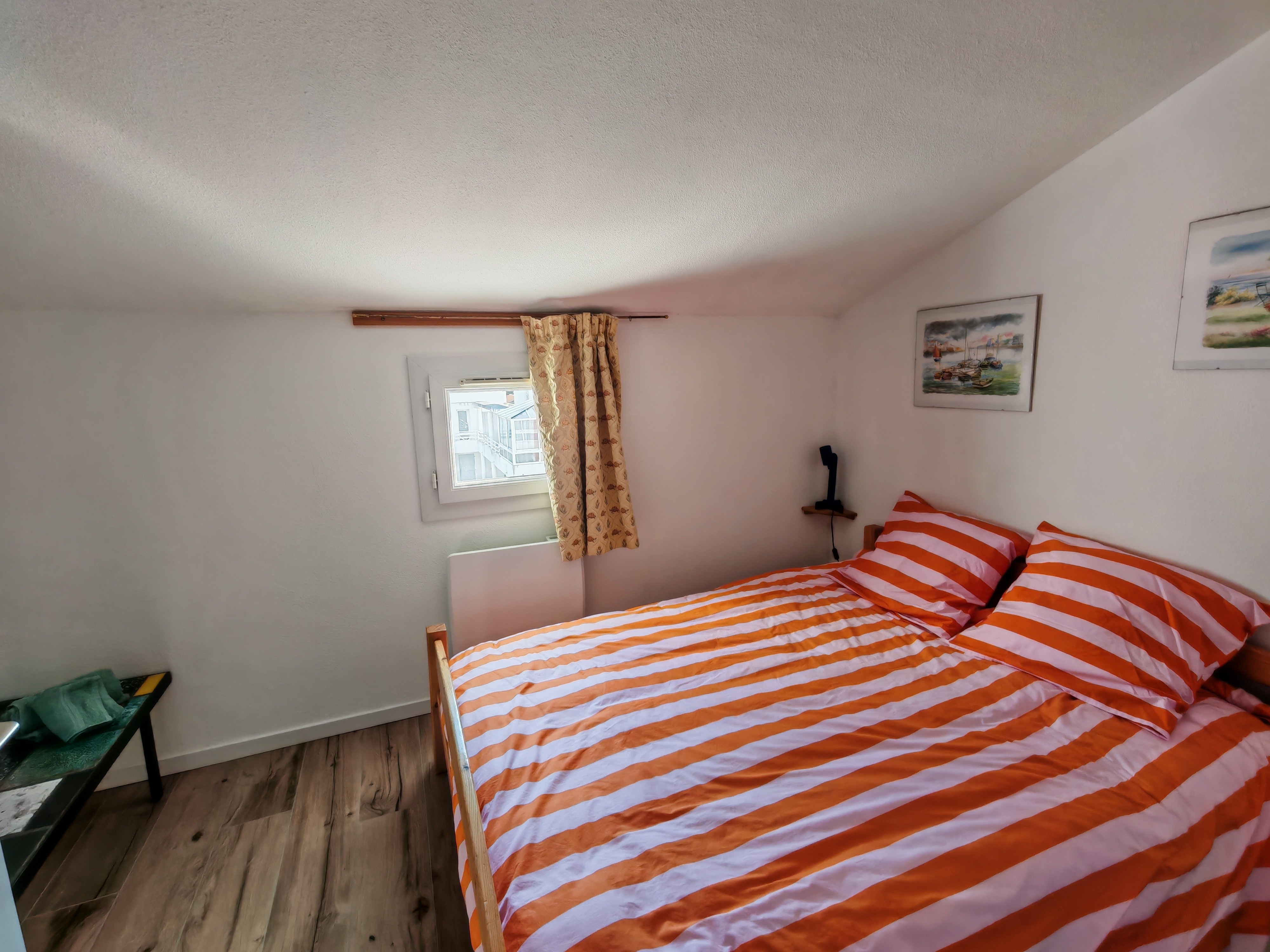 Bedroom with double bed (140cm) (2nd floor)