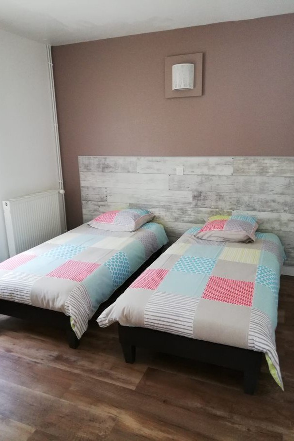Le Gîte le Roqual chambre avec 2 lits 90 cm
