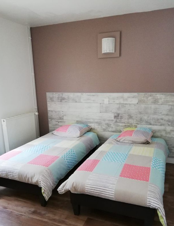 Le Gîte le Roqual chambre avec 2 lits 90 cm