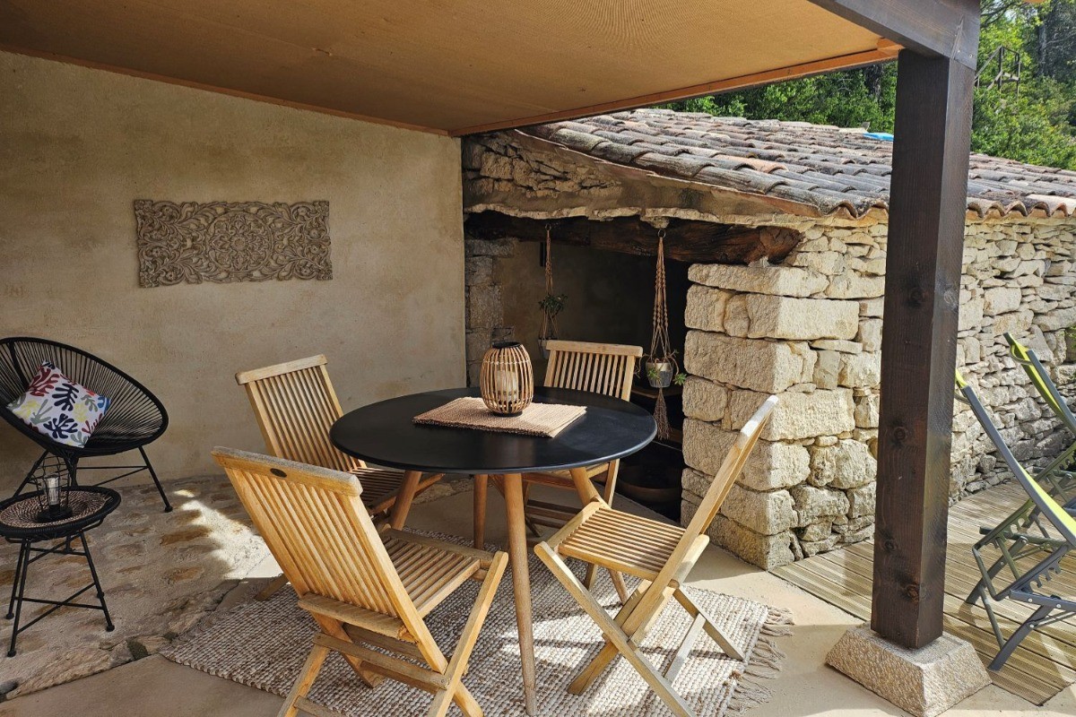 Terrasse couverte, Gîte le Larès, Domaine la Melette