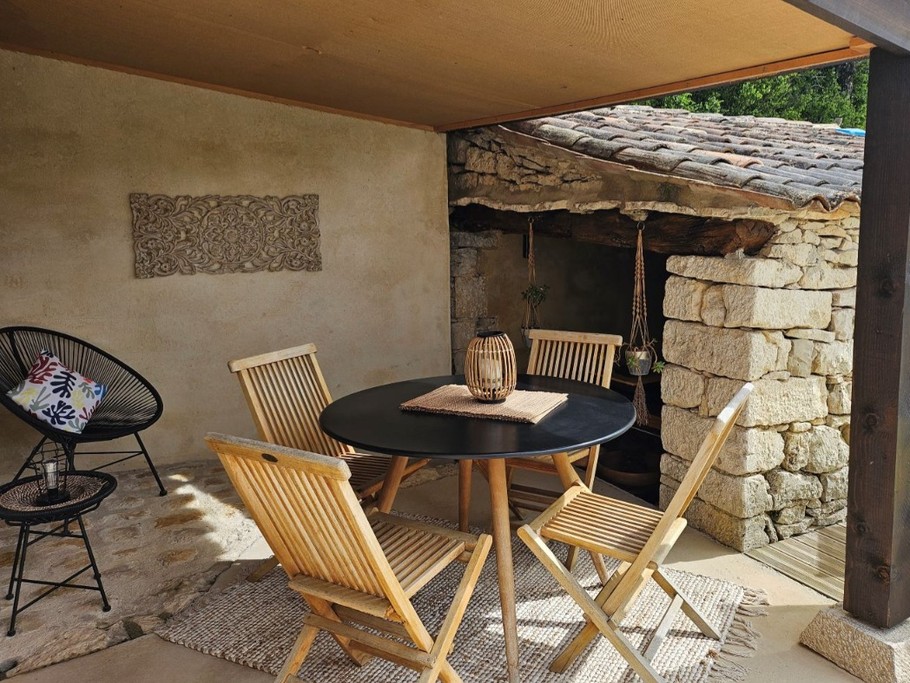 Terrasse couverte, Gîte le Larès, Domaine la Melette