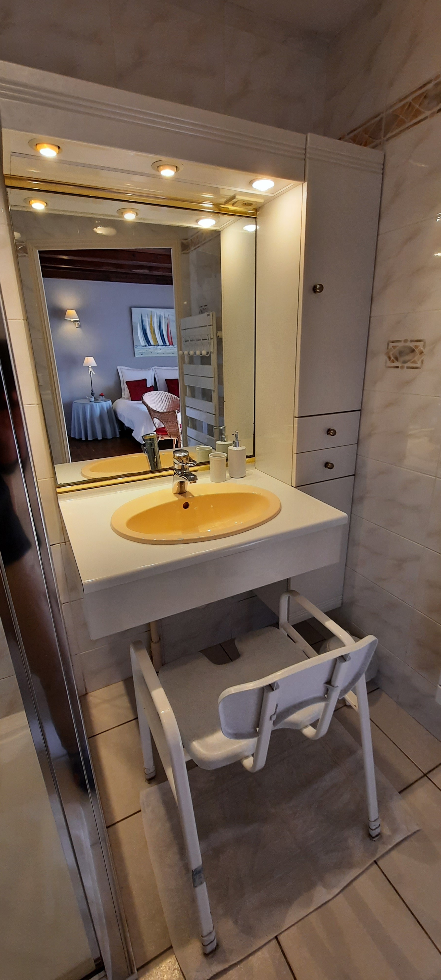 Bathroom ground floor