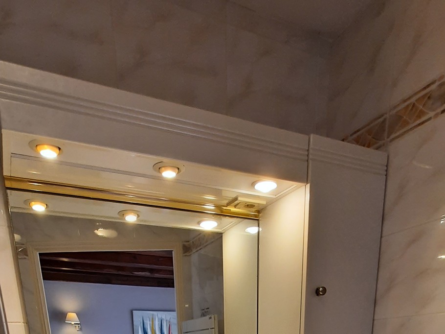 Bathroom ground floor