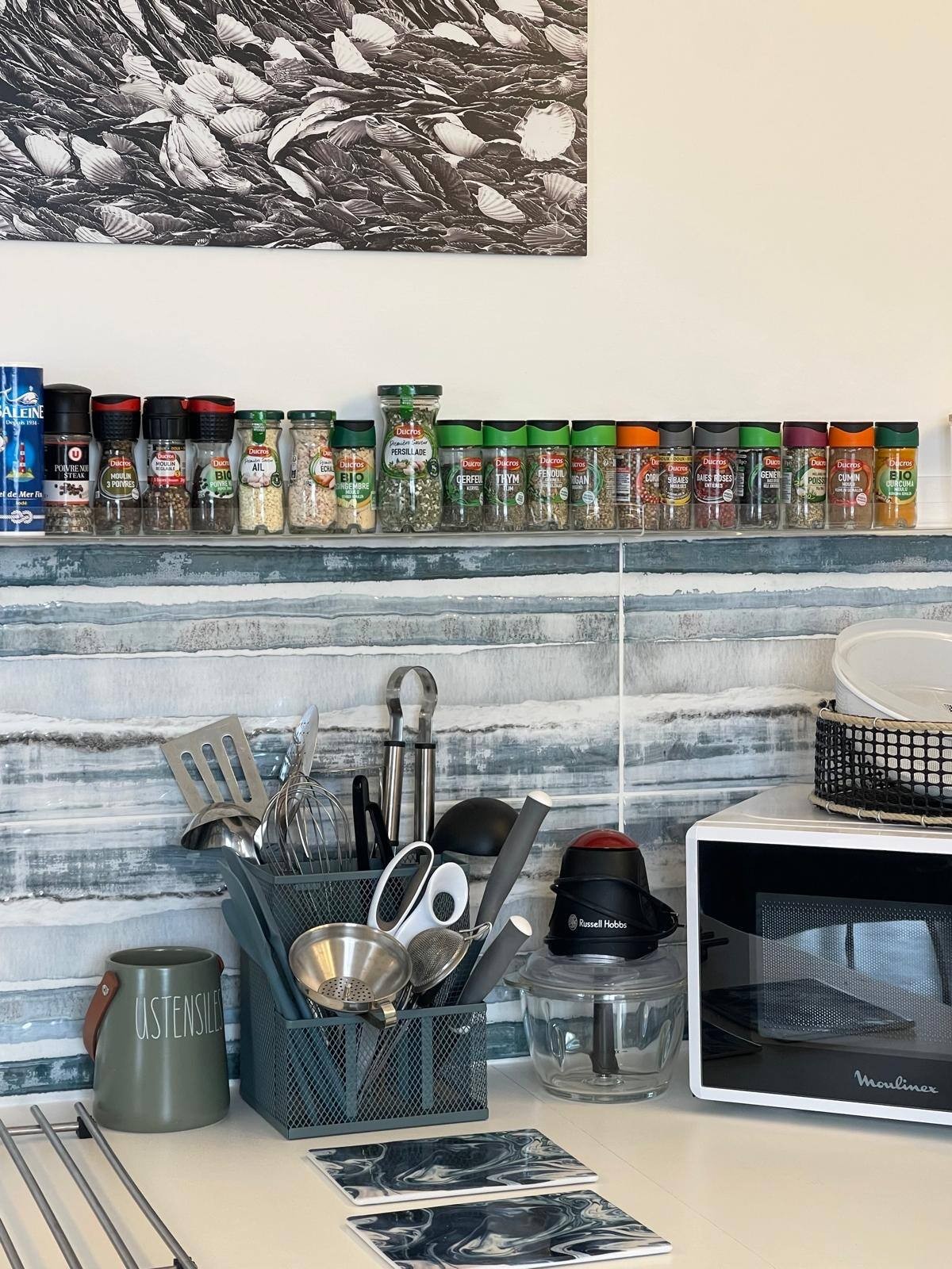 équipement : fond de cuisine complet