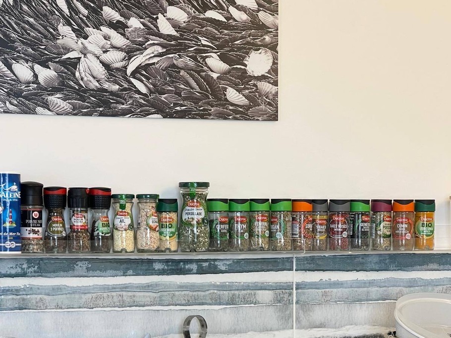 équipement : fond de cuisine complet