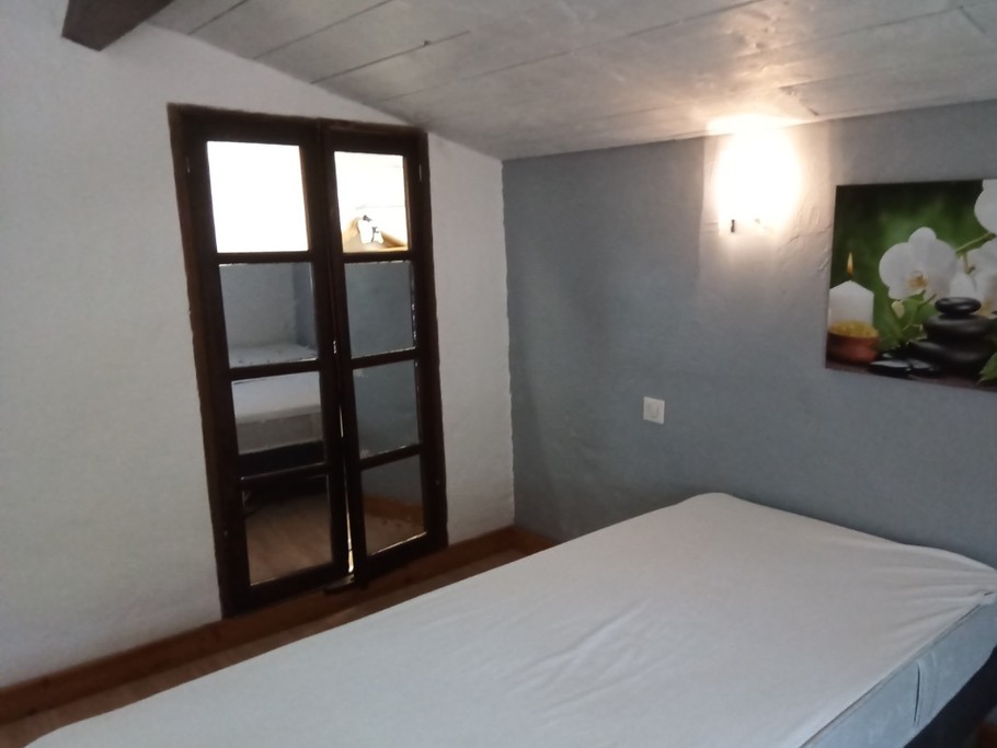 Chambre 2, La Maison de Thalia, au cœur du village (proche Sisteron, Provence)