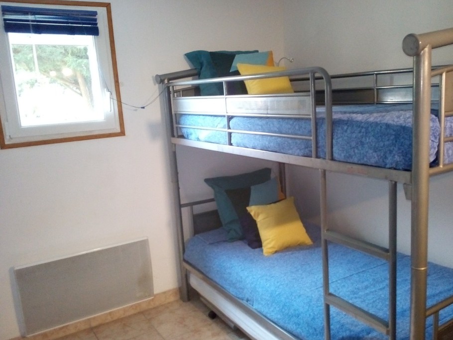 Chambre 2 : Lits 2x90 + 1x90 si besoin