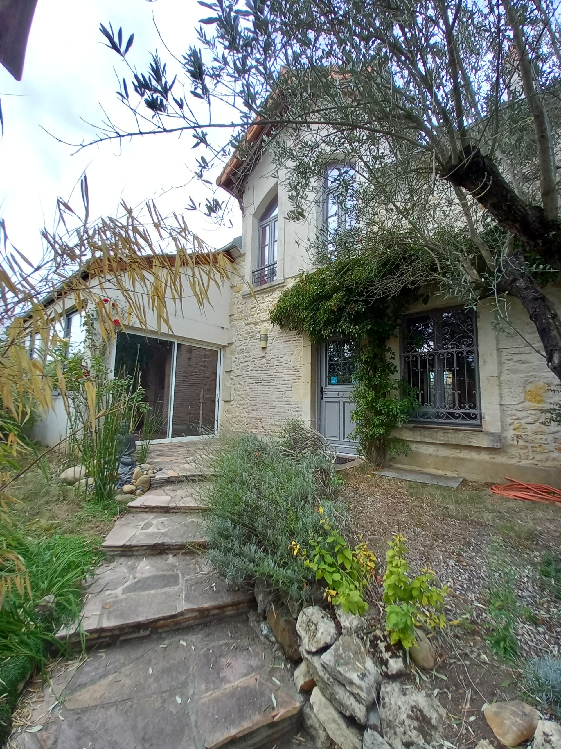 Entrée sur le jardin