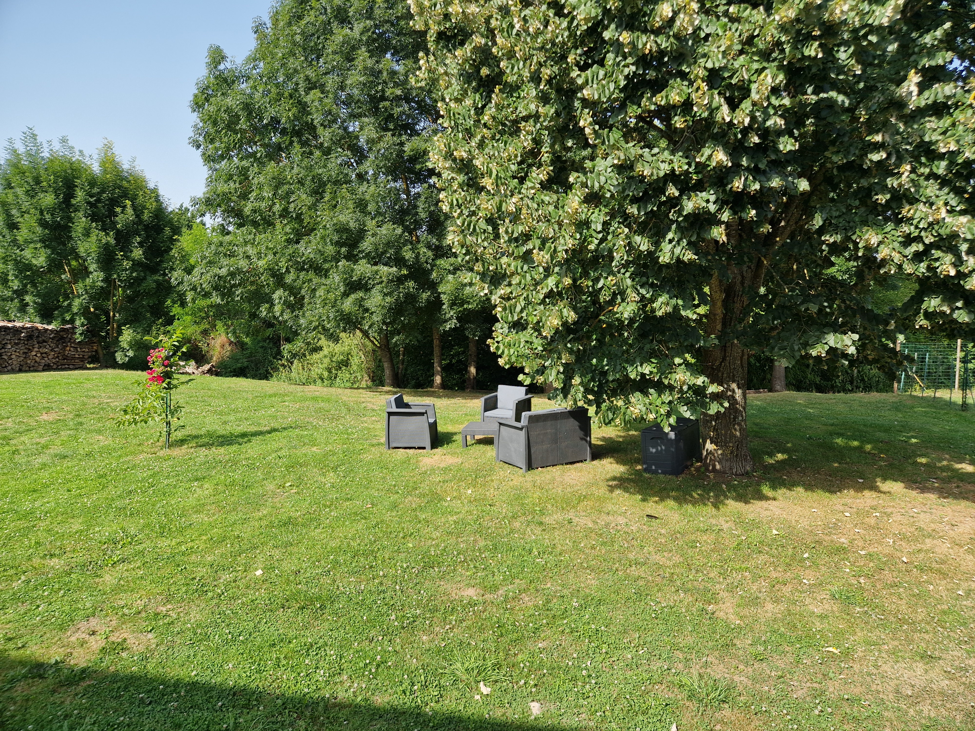 Shared garden - Gite les bords de l'Amezule, gite Bergamotte