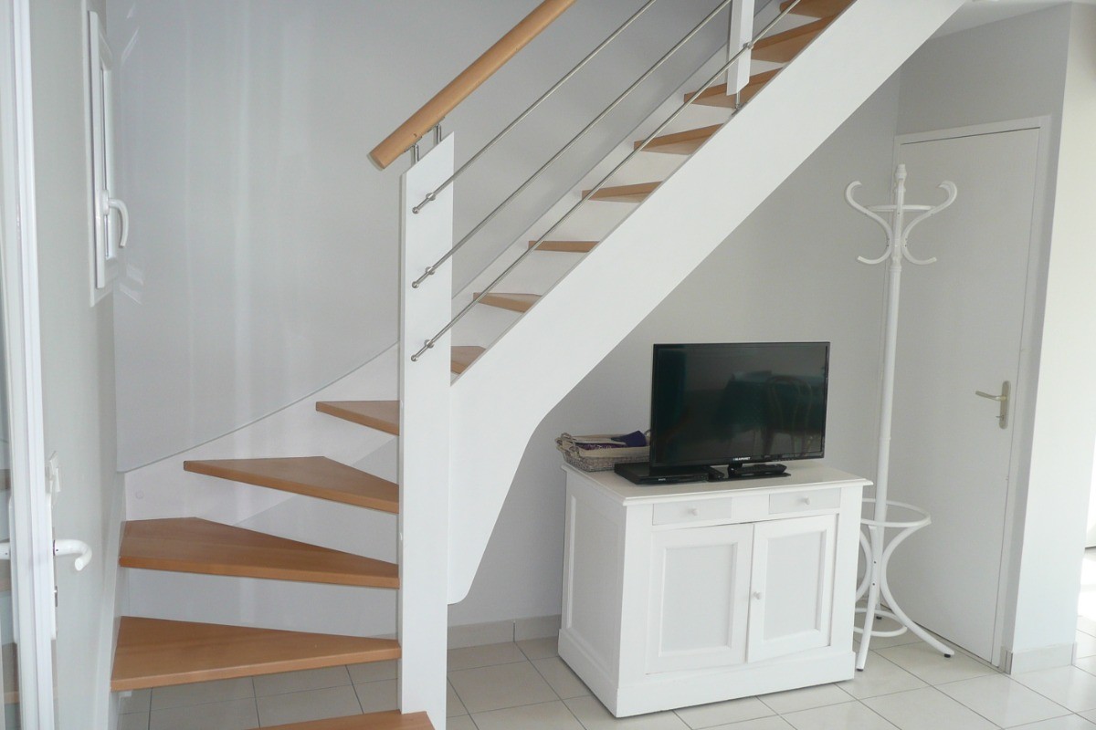 Escalier dans pièce à vivre