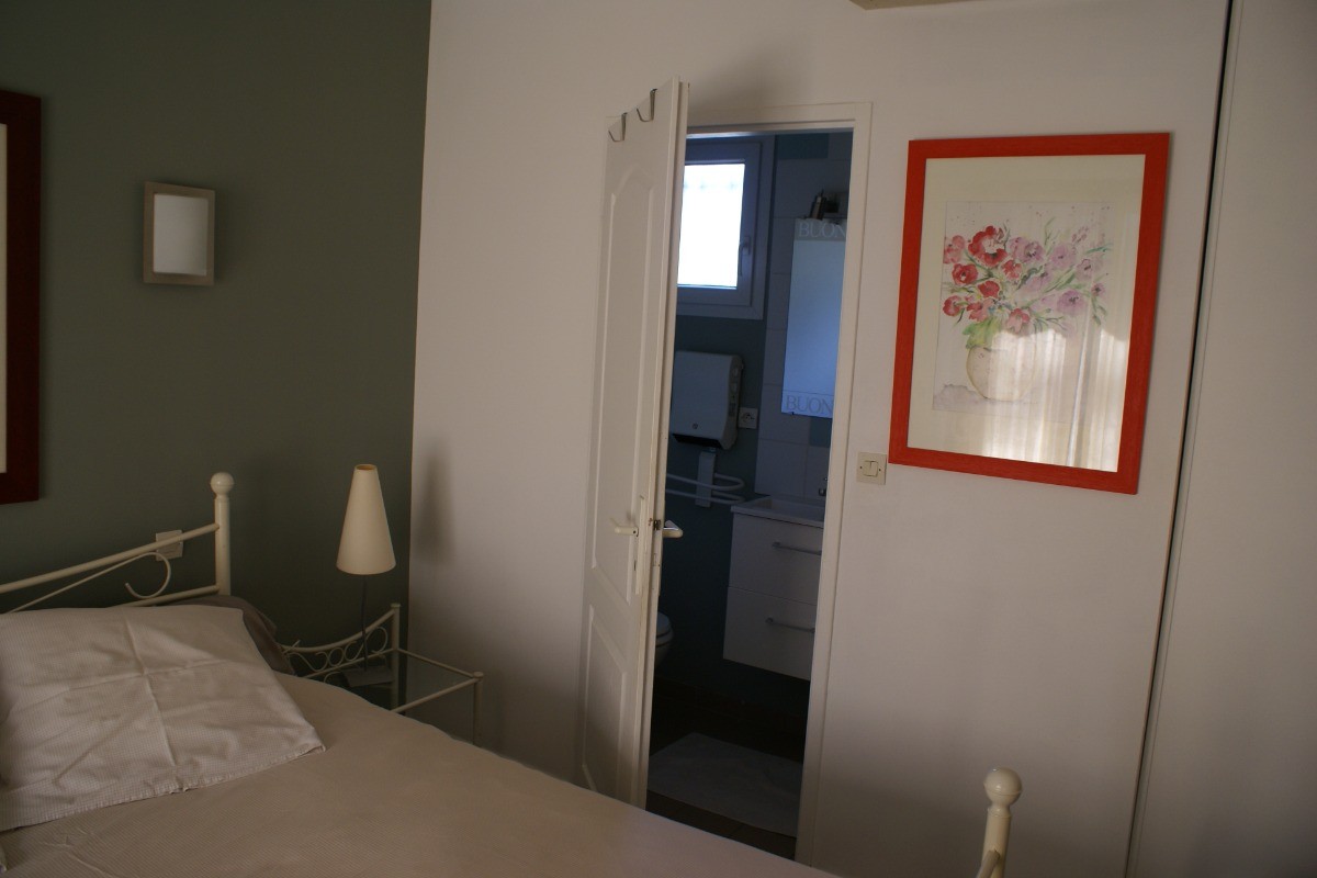 chambre 1 RDC + douche WC indépendant